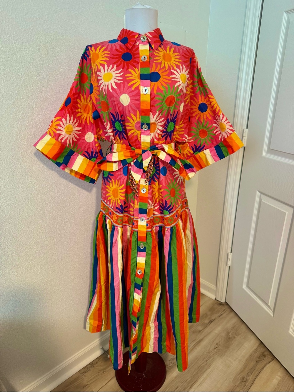 Farm Rio Coral Mixed Graphic Macaws Midi Dress Size M NWT - Picture 3 of 6